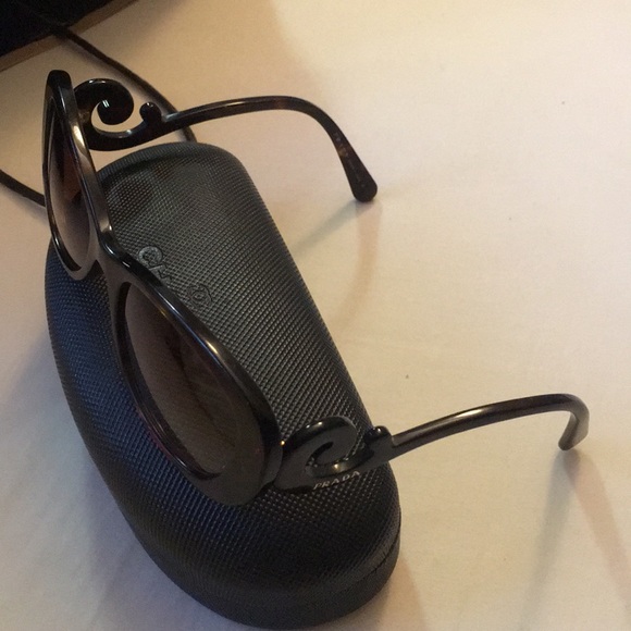 Prada sunglasses 2 . 180$ - Picture 4 of 5